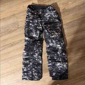 Under Armour snow pants YSM size Black and Gray Kids Bottoms.